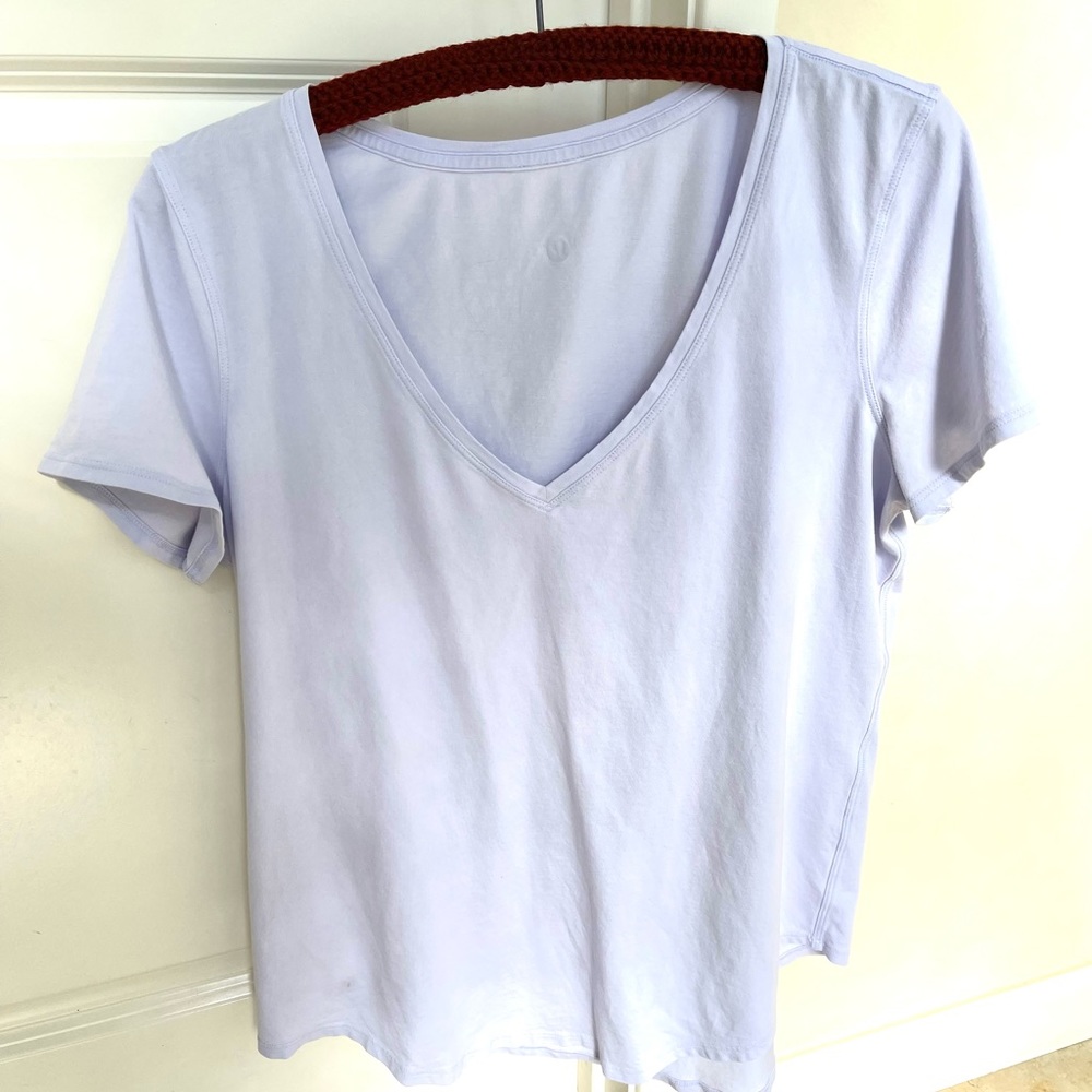 LULULEMON- Love V-neck, pale lilac - periwinkle, 10